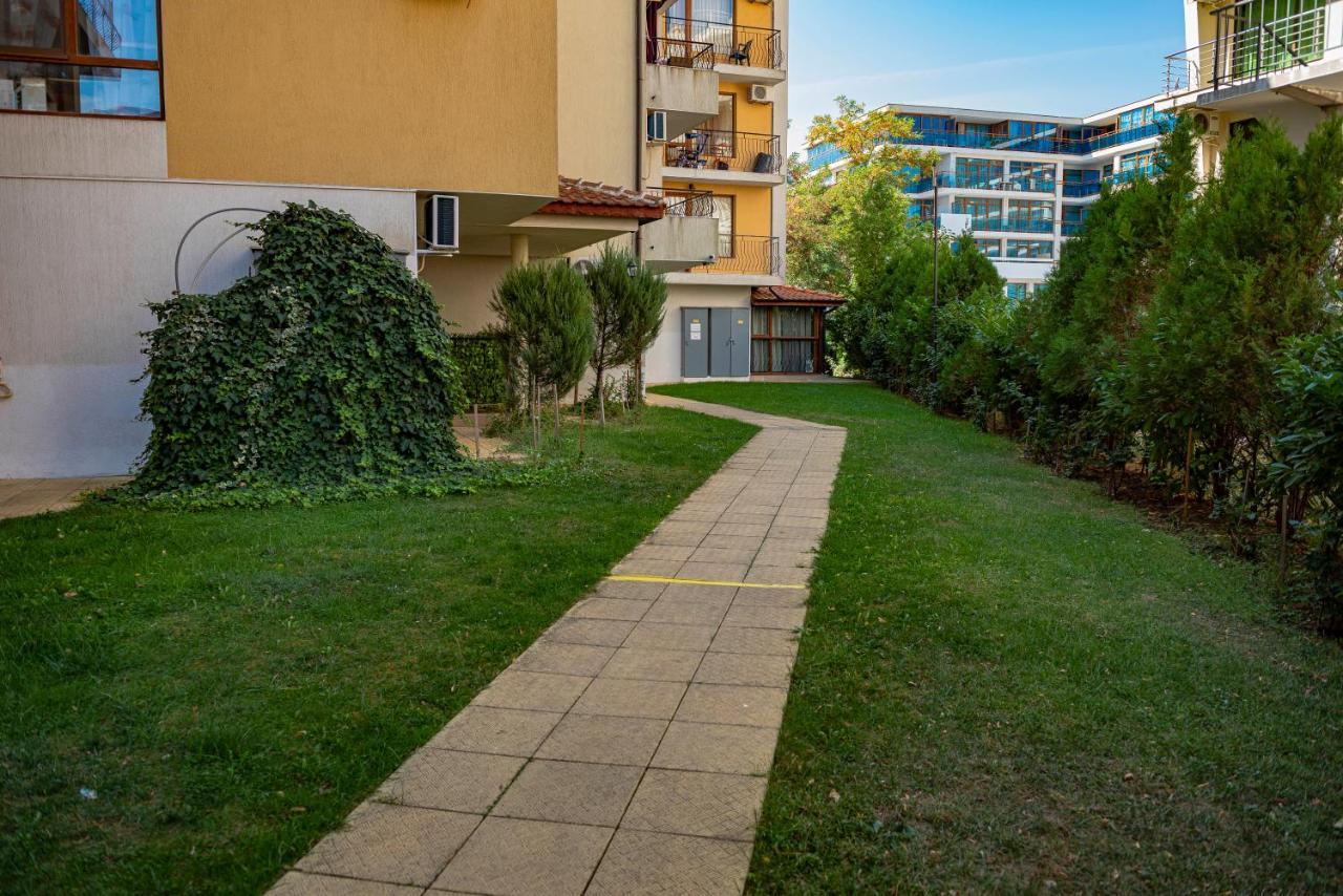 Menada Diamond Bay Apartments Pantai Sunny Luaran gambar