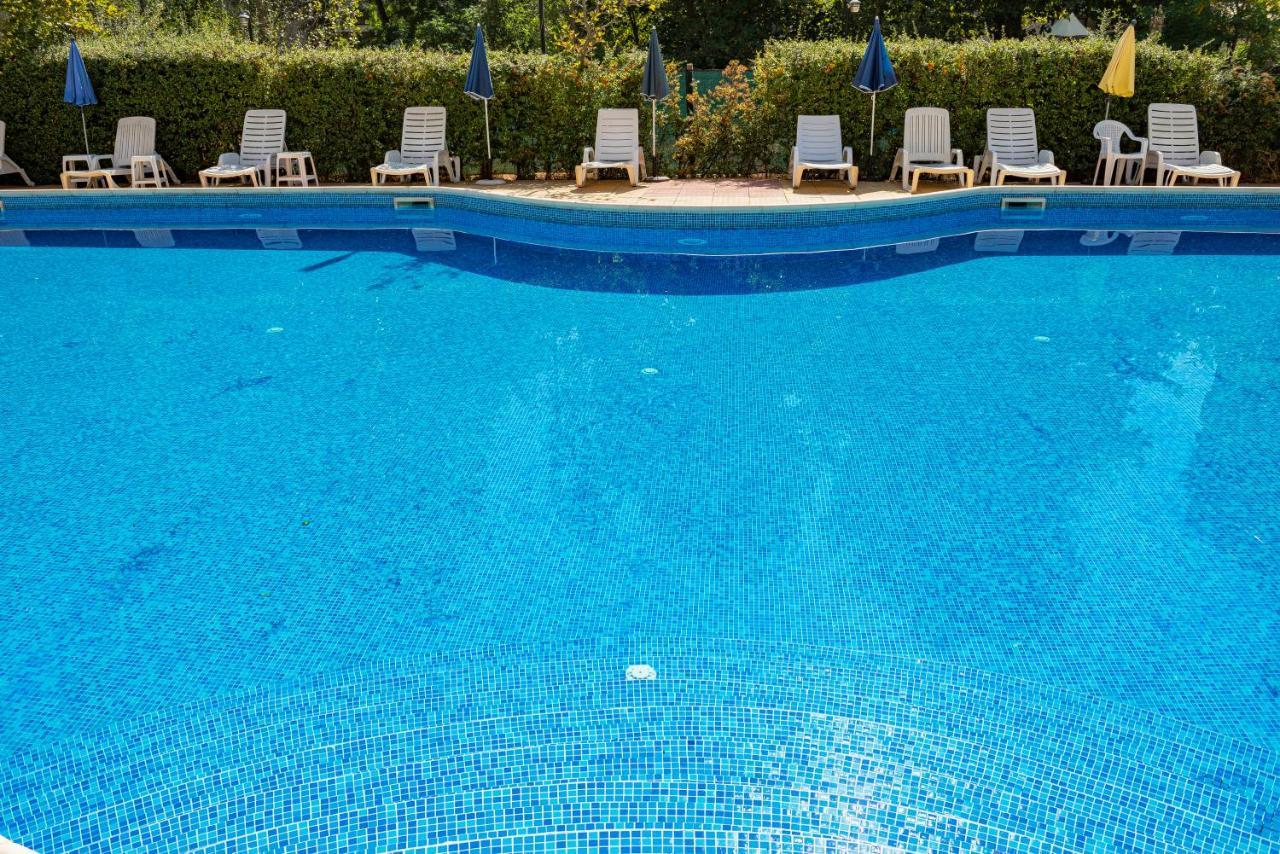 Menada Diamond Bay Apartments Pantai Sunny Luaran gambar