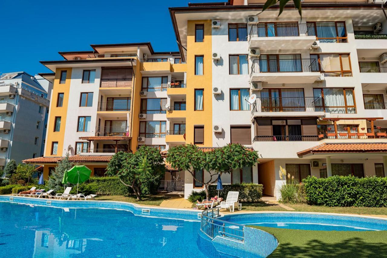 Menada Diamond Bay Apartments Pantai Sunny Luaran gambar