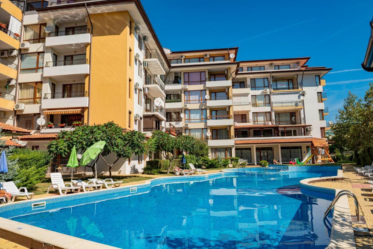 Menada Diamond Bay Apartments Pantai Sunny Luaran gambar